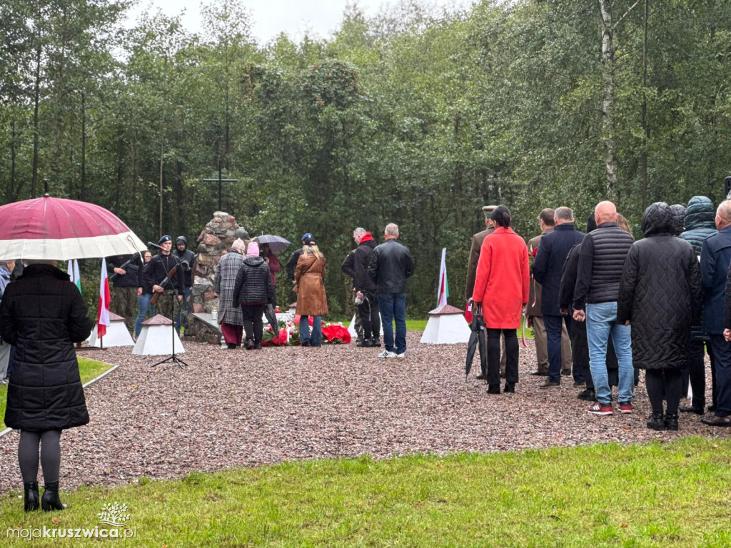 Rożniaty pod Kruszwicą. Upamiętniliśmy ofiary tragicznego października [ZDJĘCIA]