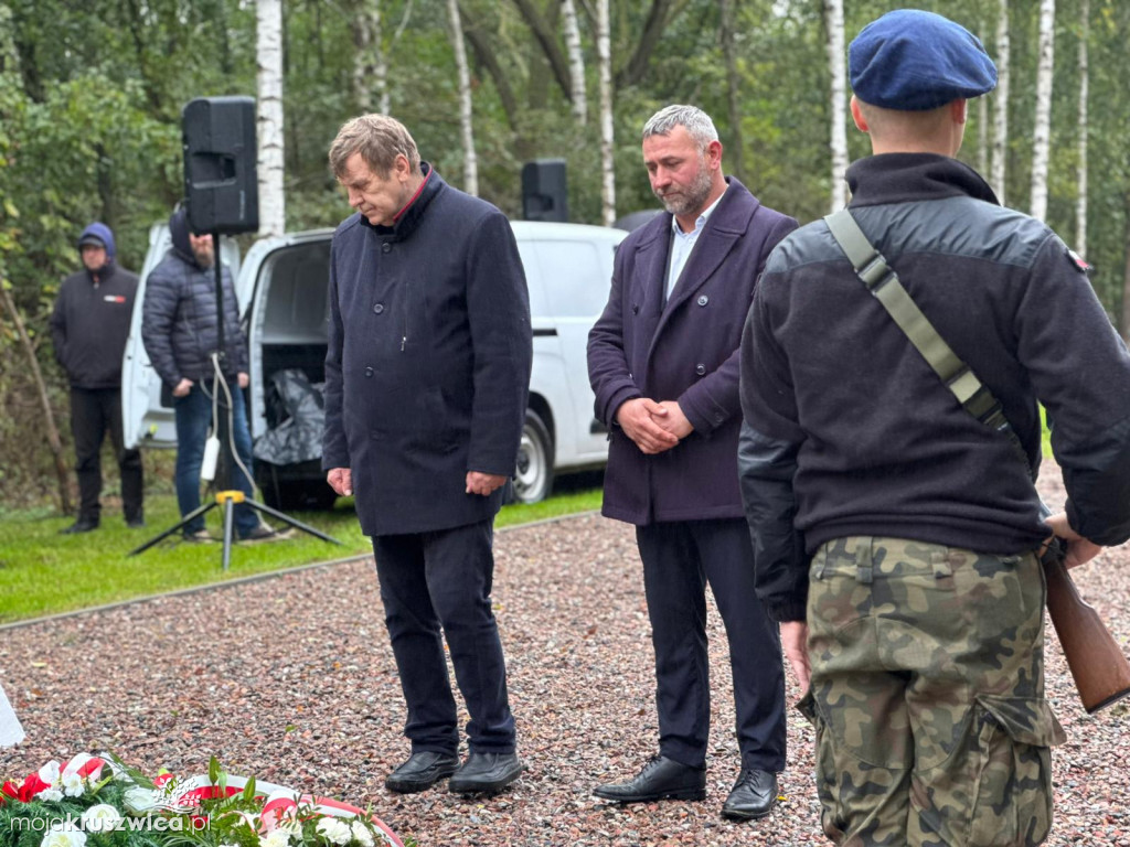 Rożniaty pod Kruszwicą. Upamiętniliśmy ofiary tragicznego października [ZDJĘCIA]