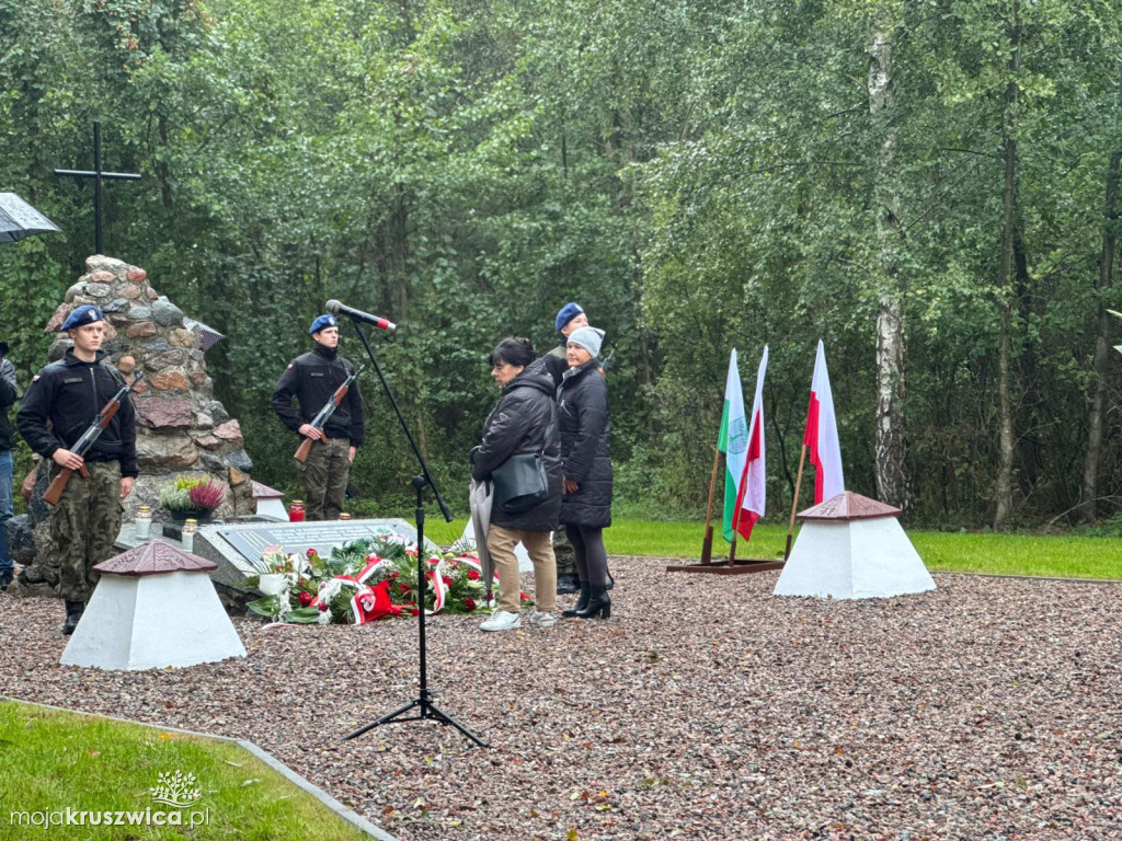 Rożniaty pod Kruszwicą. Upamiętniliśmy ofiary tragicznego października [ZDJĘCIA]