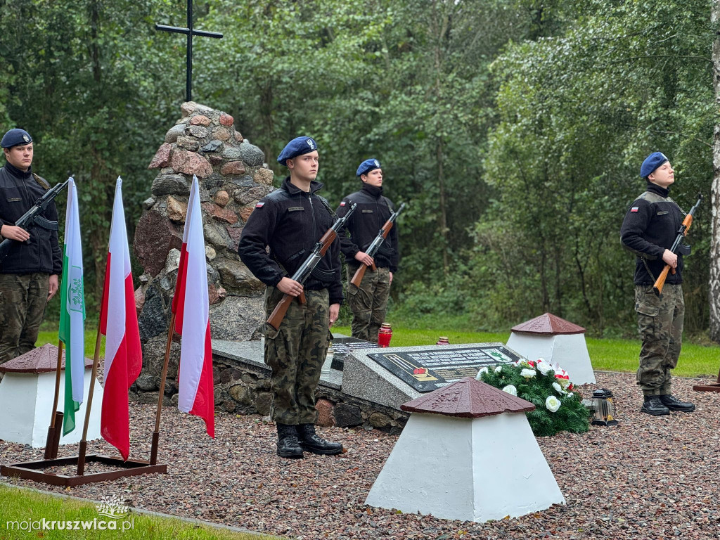 Rożniaty pod Kruszwicą. Upamiętniliśmy ofiary tragicznego października [ZDJĘCIA]