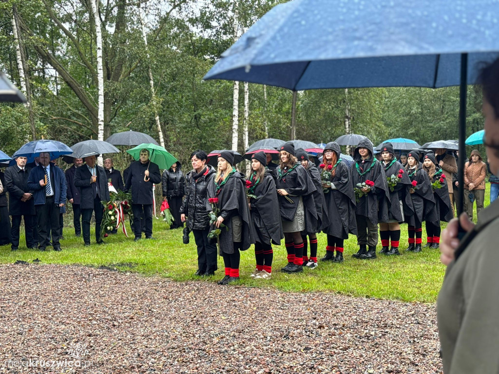 Rożniaty pod Kruszwicą. Upamiętniliśmy ofiary tragicznego października [ZDJĘCIA]