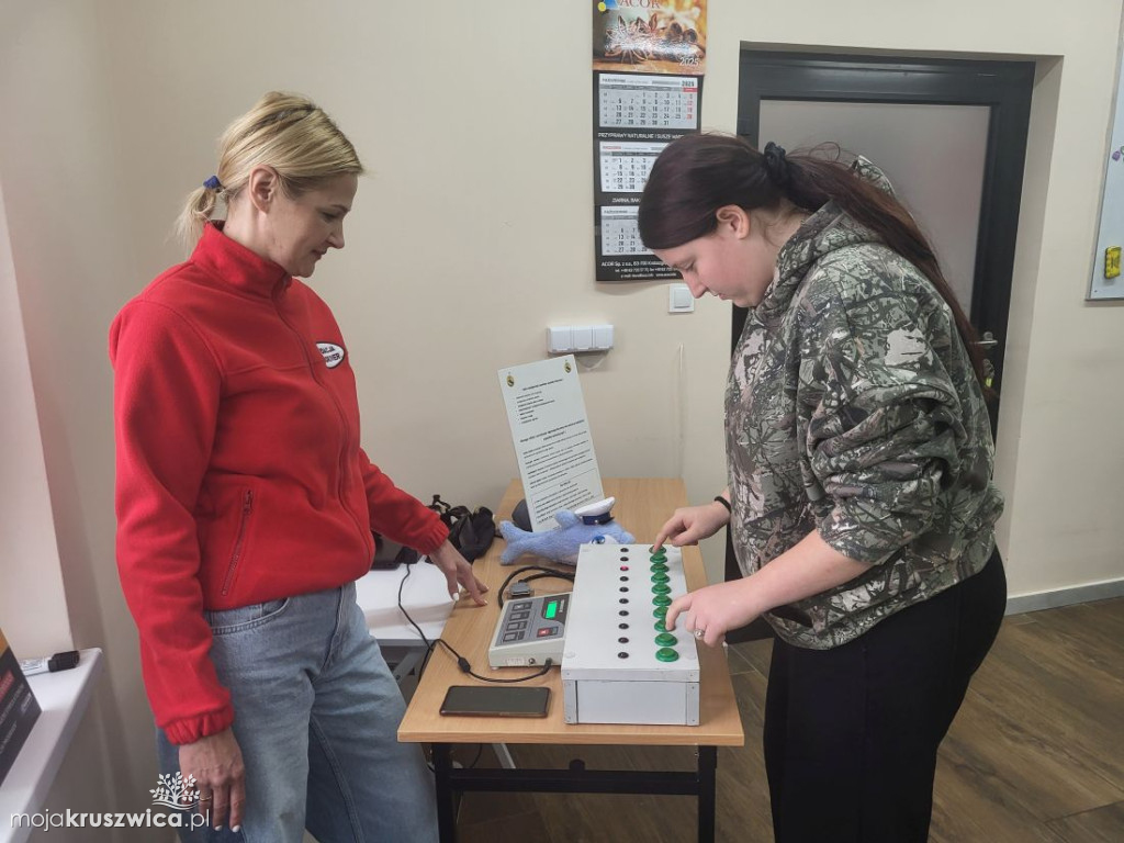 Policjanci z Inowrocławia wraz z przedstawicielami Fundacji Prodriver