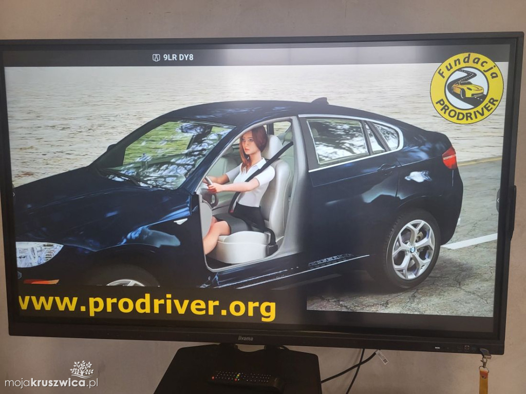 Policjanci z Inowrocławia wraz z przedstawicielami Fundacji Prodriver