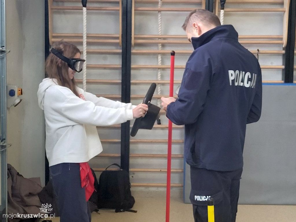 Policjanci z Inowrocławia wraz z przedstawicielami Fundacji Prodriver