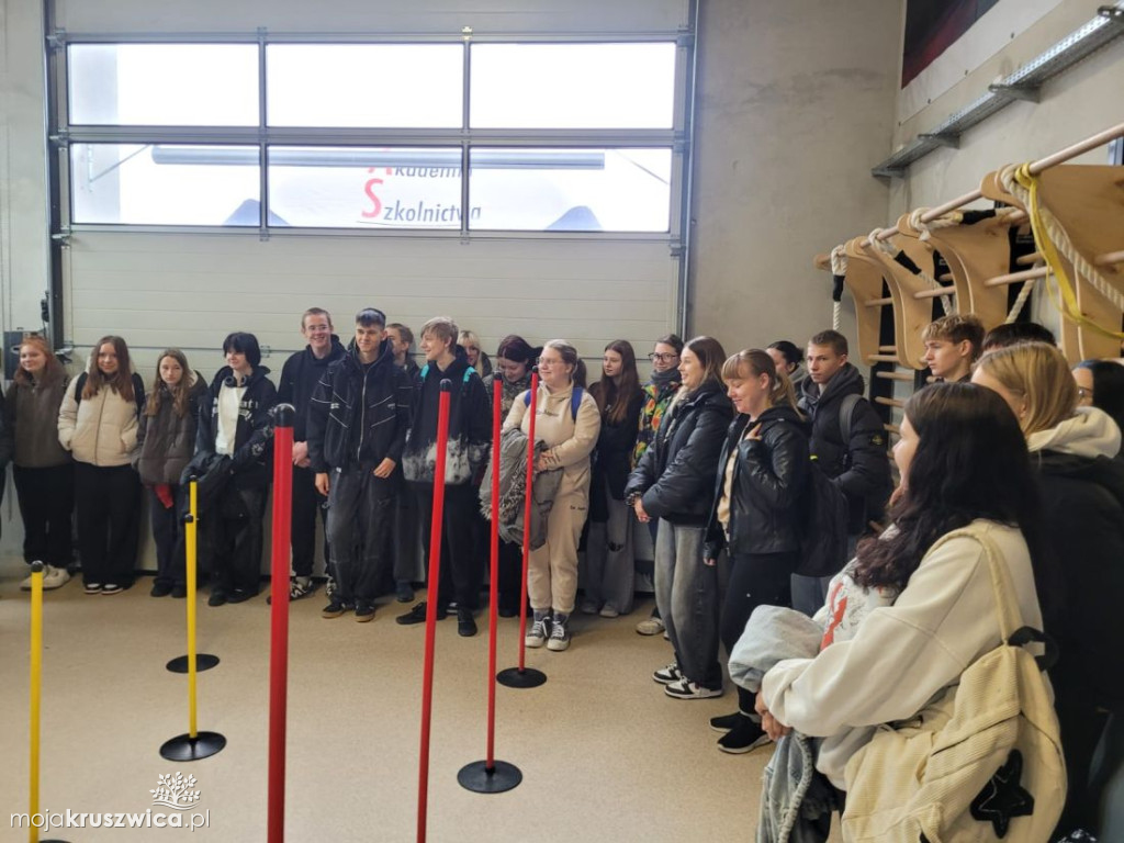 Policjanci z Inowrocławia wraz z przedstawicielami Fundacji Prodriver
