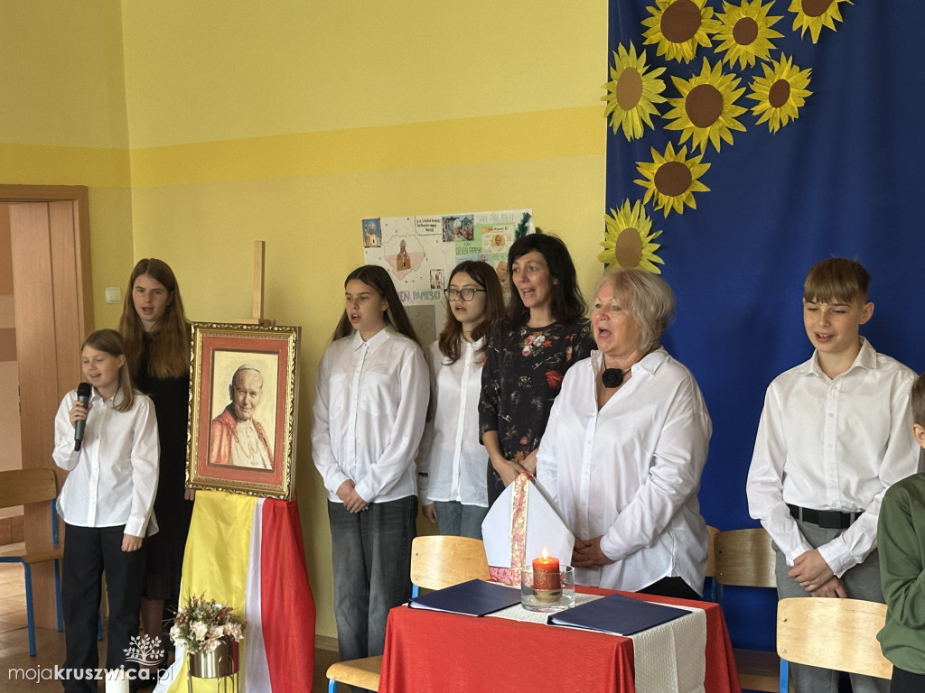 Rusinowo: XV Dzień Papieski w szkole pod hasłem „Jan Paweł II – prorok nadziei”