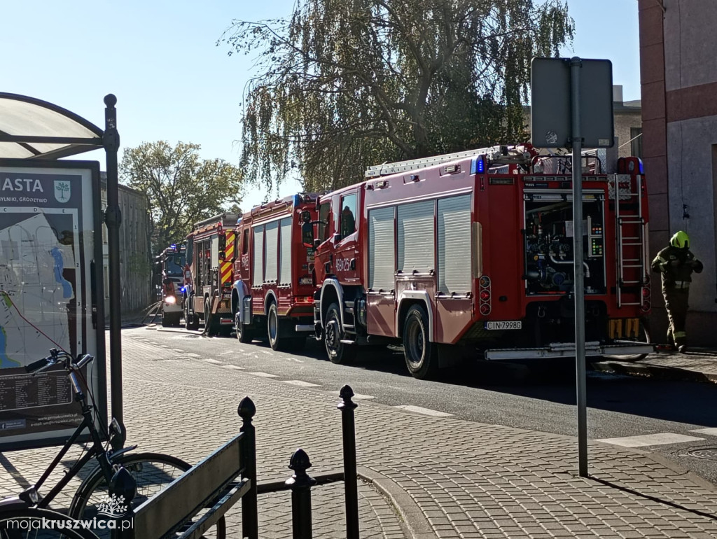 Pożar w centrum Kruszwicy. Na Starym Rynku interweniowała straż [ZDJĘCIA]