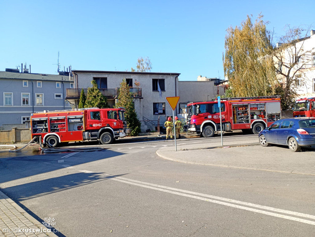 Pożar w centrum Kruszwicy. Na Starym Rynku interweniowała straż [ZDJĘCIA]