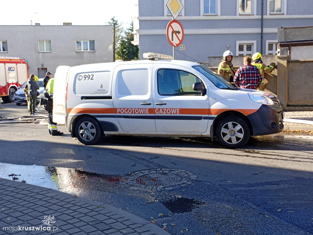 Pożar w centrum Kruszwicy. Na Starym Rynku interweniowała straż [ZDJĘCIA]