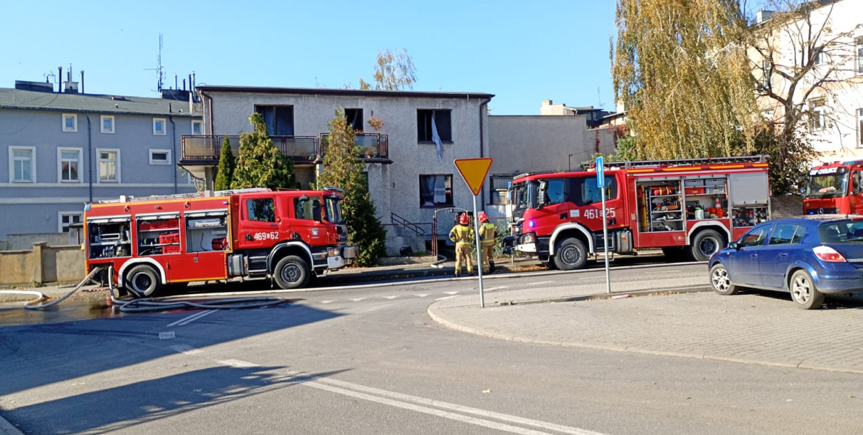 Pożar w centrum Kruszwicy. Na Starym Rynku interweniowała straż [ZDJĘCIA]