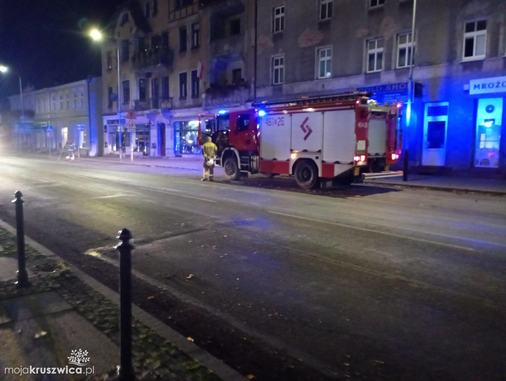 Rozsypane ziemniaki zablokowały DK62 w centrum Kruszwicy