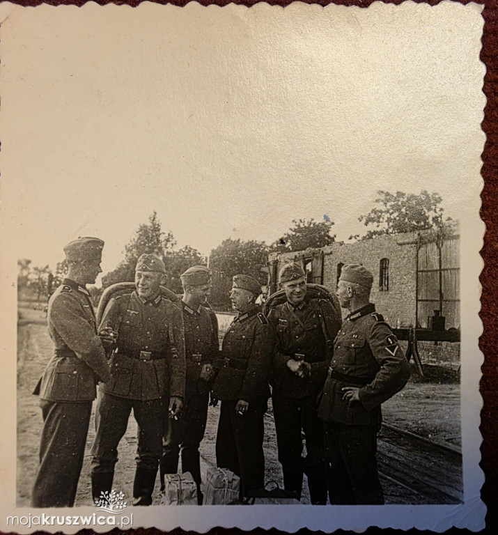 Takich zdjęć dawnej Kruszwicy jeszcze nie widziałeś! Niemieccy żołnierze na rynku
