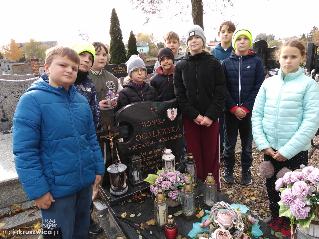 „A pamięć o nich trwać będzie…”. W Chełmcach odwiedzili groby bohaterów