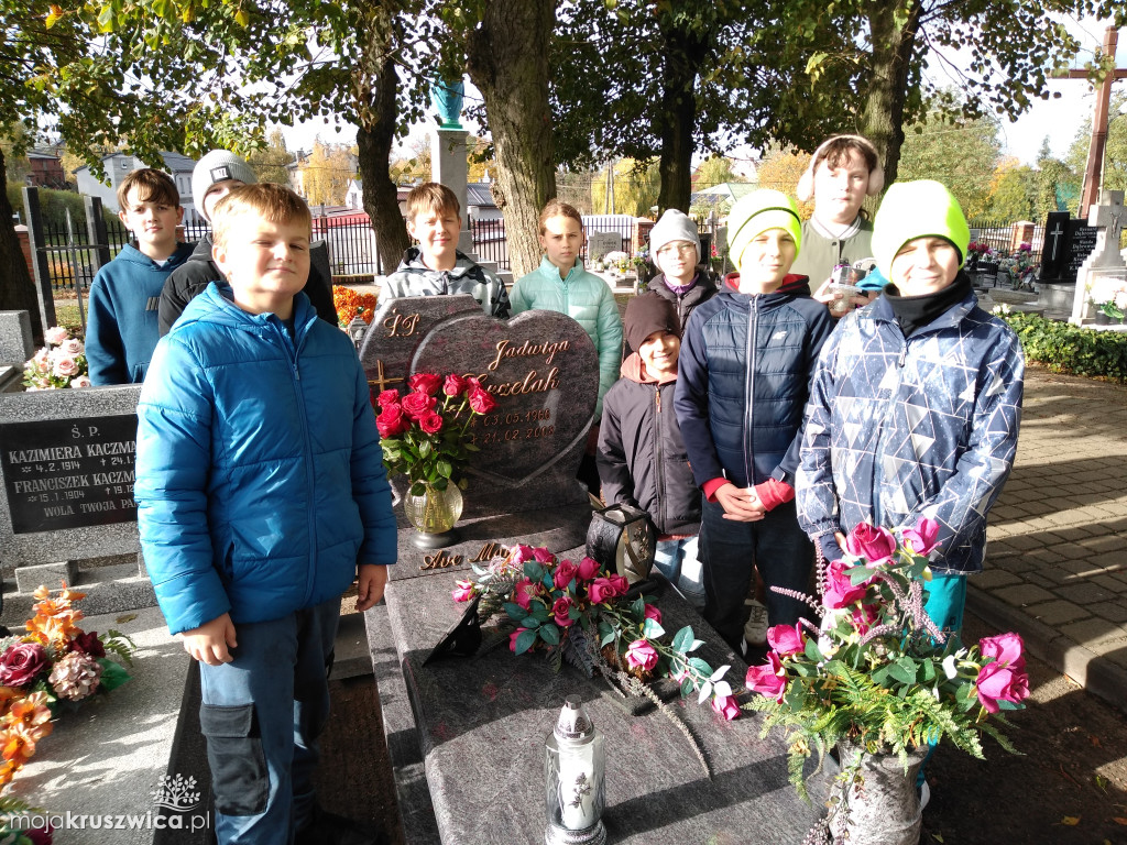 „A pamięć o nich trwać będzie…”. W Chełmcach odwiedzili groby bohaterów