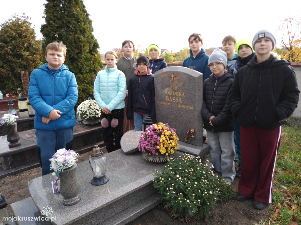 „A pamięć o nich trwać będzie…”. W Chełmcach odwiedzili groby bohaterów