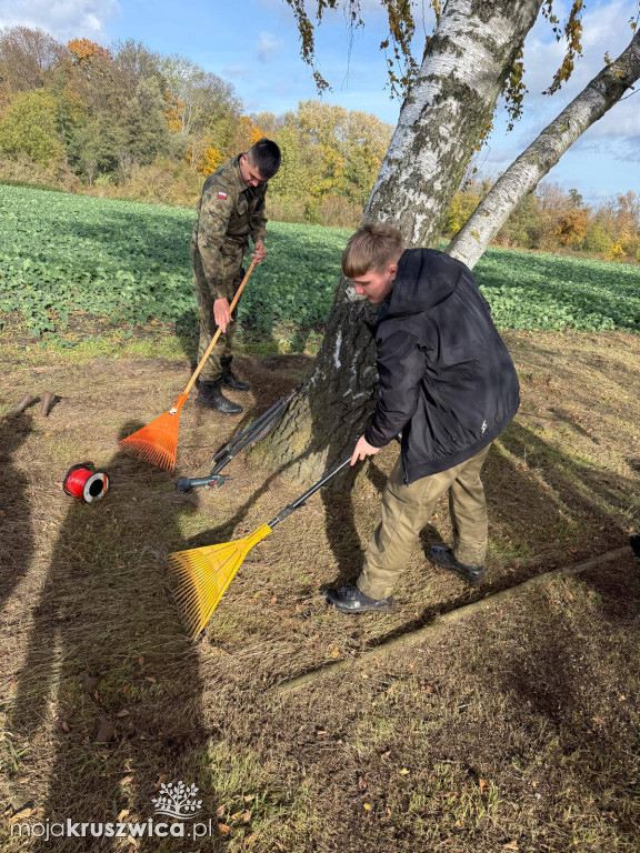 Uczniowie Zespołu Szkół im. Kazimierza Wielkiego uczcili pamięć ofiar okupacji
