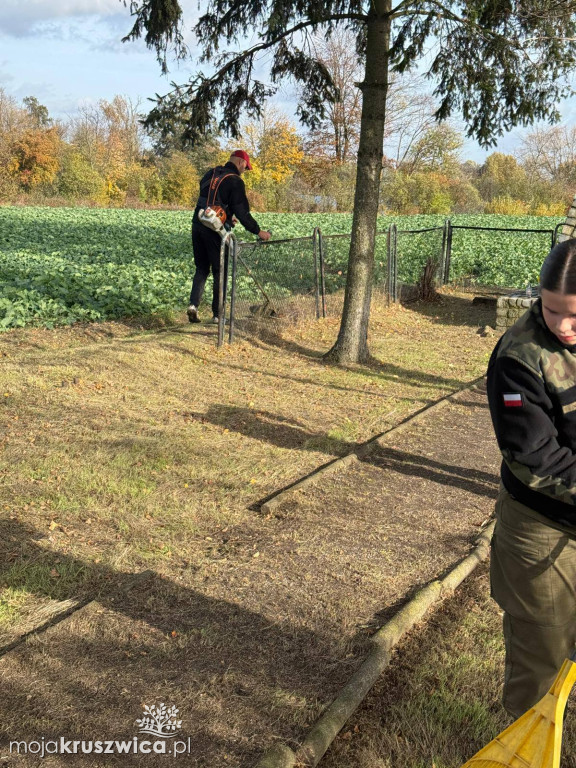 Uczniowie Zespołu Szkół im. Kazimierza Wielkiego uczcili pamięć ofiar okupacji