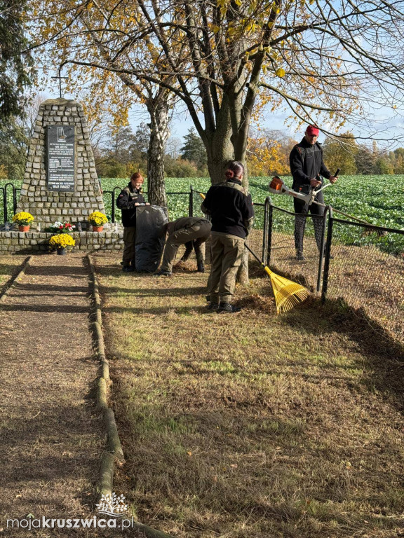 Uczniowie Zespołu Szkół im. Kazimierza Wielkiego uczcili pamięć ofiar okupacji