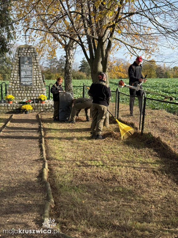 Uczniowie Zespołu Szkół im. Kazimierza Wielkiego uczcili pamięć ofiar okupacji