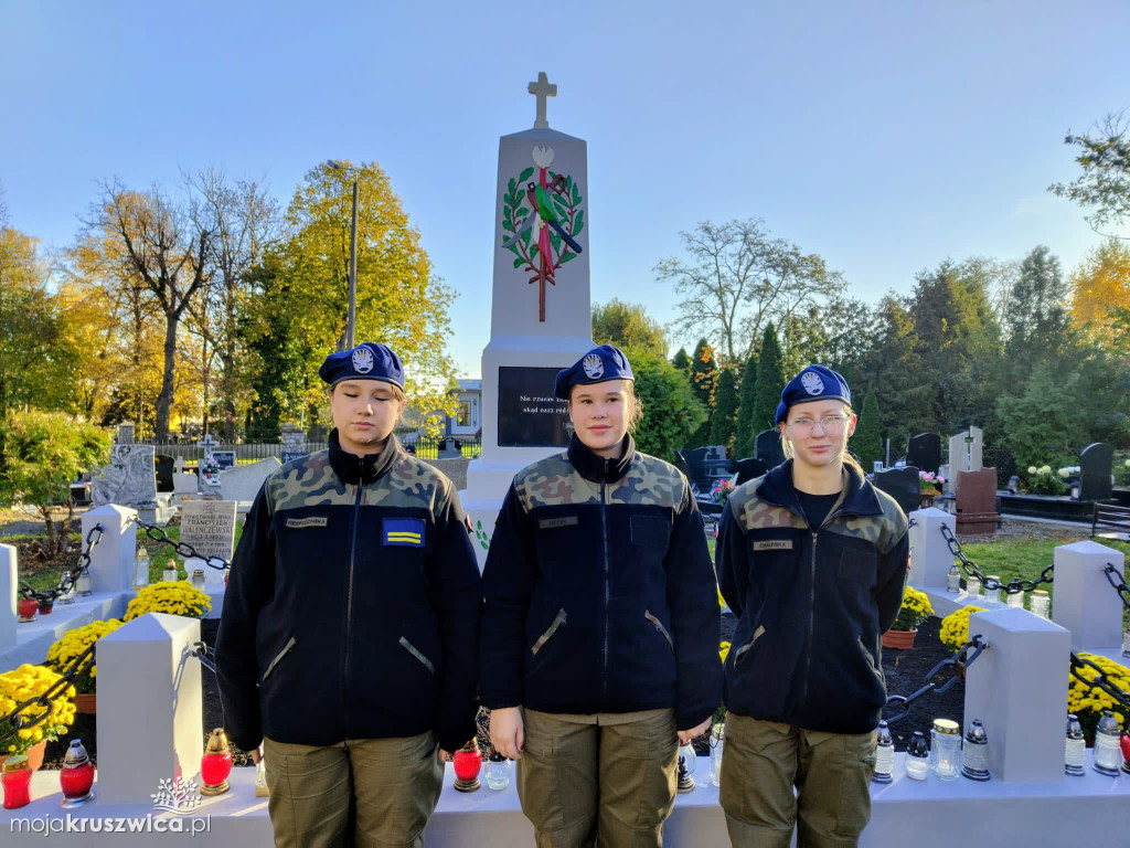 Uczniowie Zespołu Szkół im. Kazimierza Wielkiego uczcili pamięć ofiar okupacji
