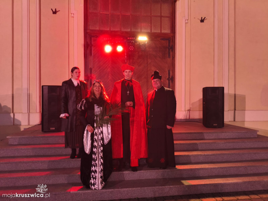 W Kruszwicy trwa Noc Świętych [ZDJĘCIA, VIDEO]