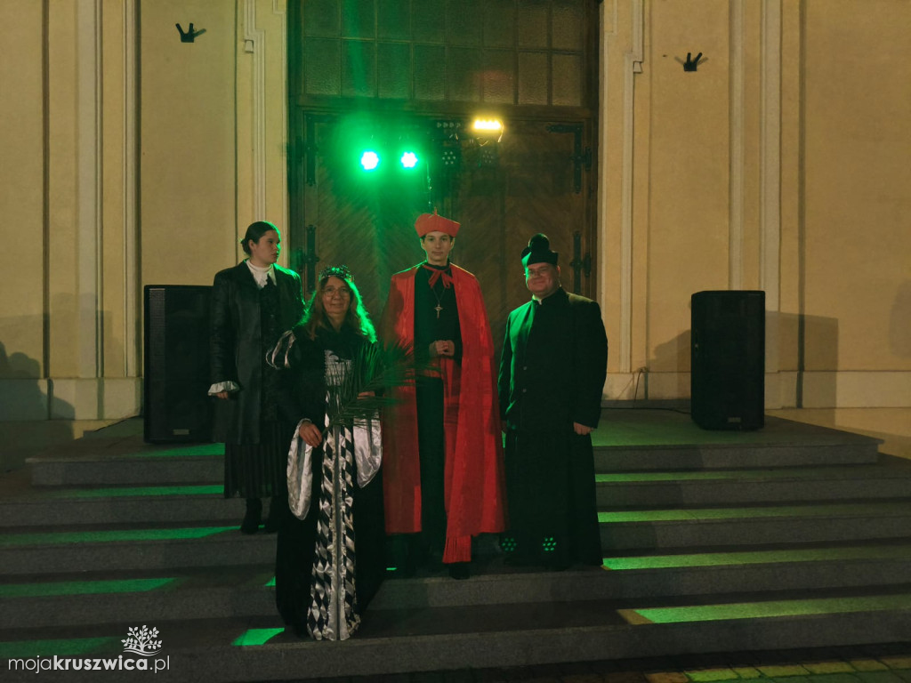 W Kruszwicy trwa Noc Świętych [ZDJĘCIA, VIDEO]