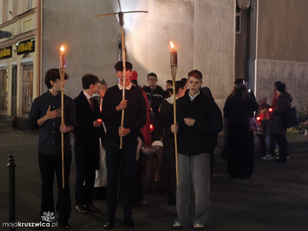 W Kruszwicy trwa Noc Świętych [ZDJĘCIA, VIDEO]