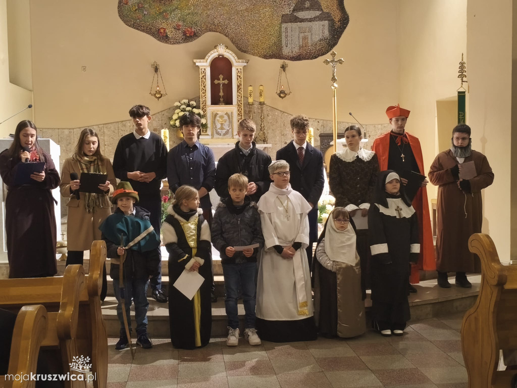 W Kruszwicy trwa Noc Świętych [ZDJĘCIA, VIDEO]