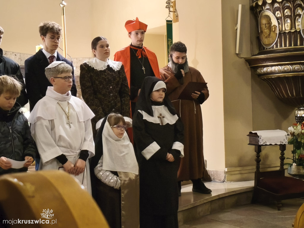 W Kruszwicy trwa Noc Świętych [ZDJĘCIA, VIDEO]