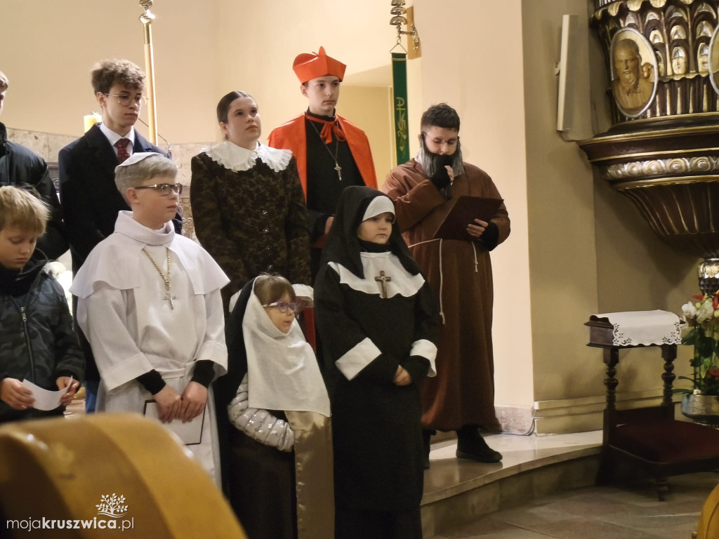 W Kruszwicy trwa Noc Świętych [ZDJĘCIA, VIDEO]