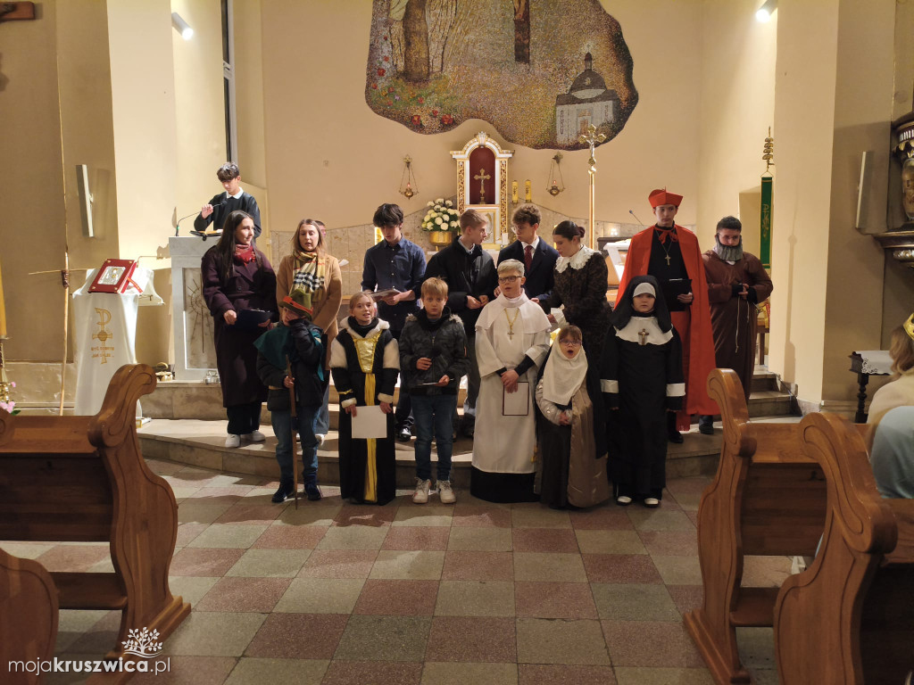 W Kruszwicy trwa Noc Świętych [ZDJĘCIA, VIDEO]