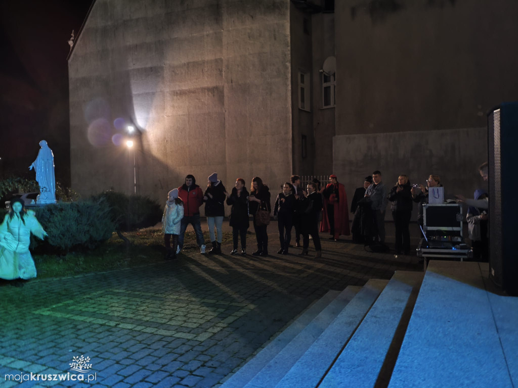 W Kruszwicy trwa Noc Świętych [ZDJĘCIA, VIDEO]