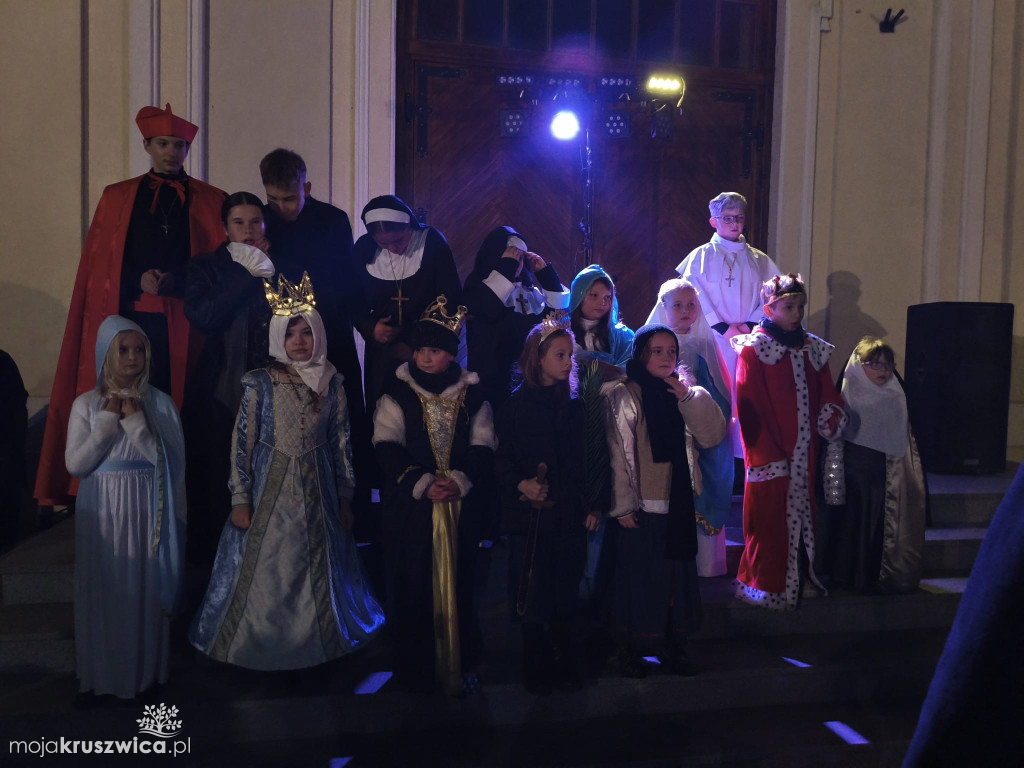 W Kruszwicy trwa Noc Świętych [ZDJĘCIA, VIDEO]