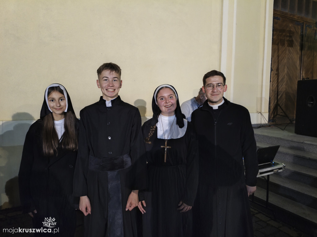 W Kruszwicy trwa Noc Świętych [ZDJĘCIA, VIDEO]