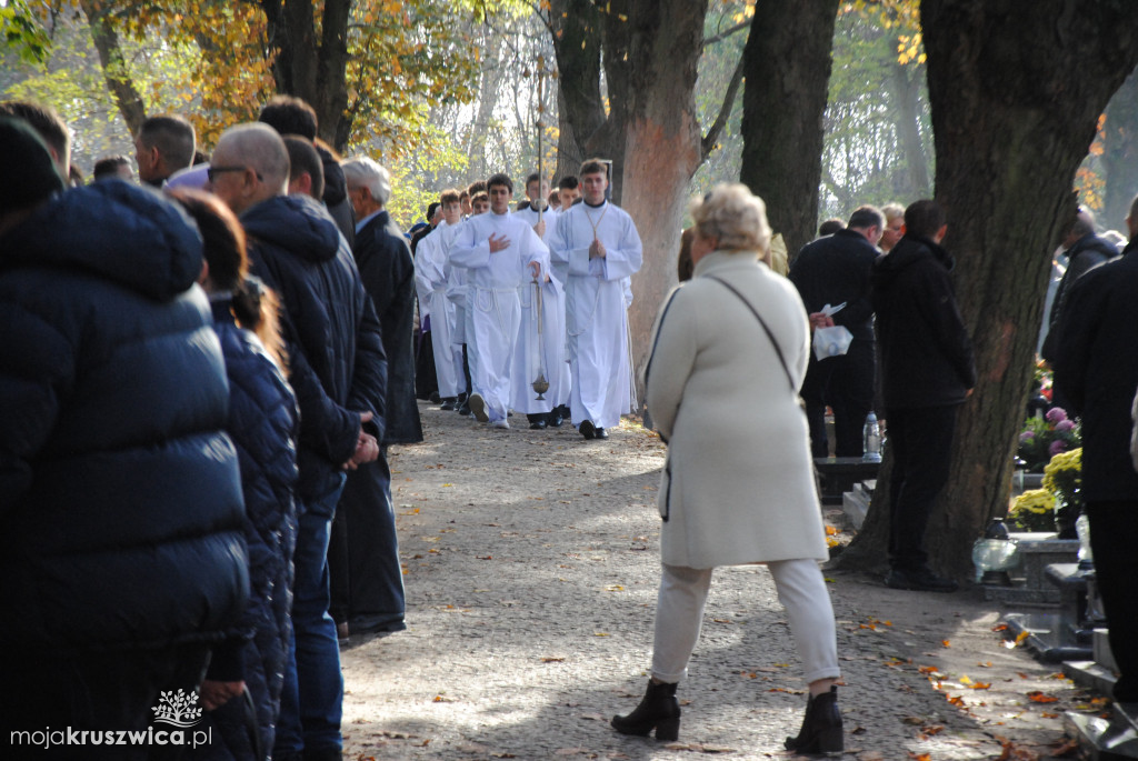 Wszystkich Świętych w Kruszwicy: Dziś wspominamy naszych zmarłych [ZDJĘCIA, VIDEO]