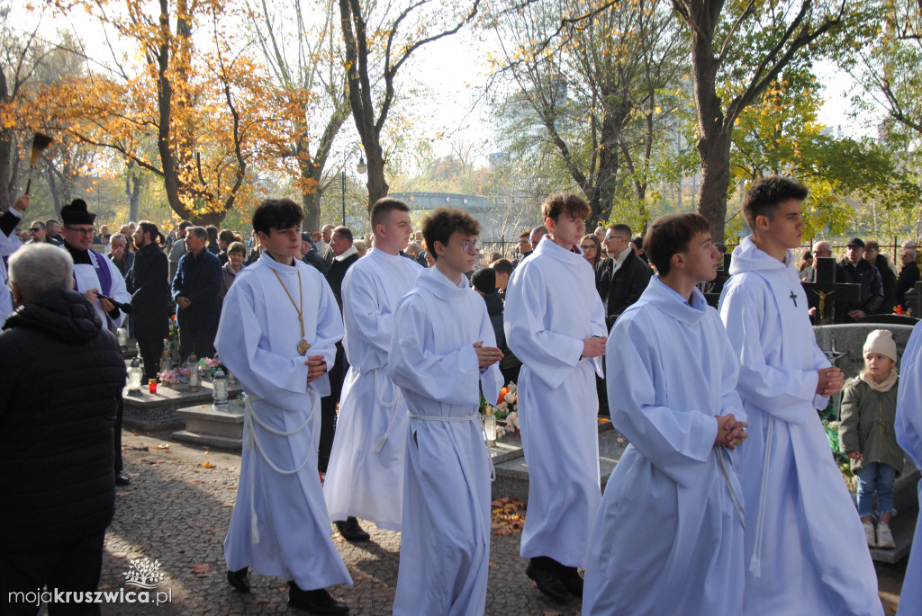 Wszystkich Świętych w Kruszwicy: Dziś wspominamy naszych zmarłych [ZDJĘCIA, VIDEO]