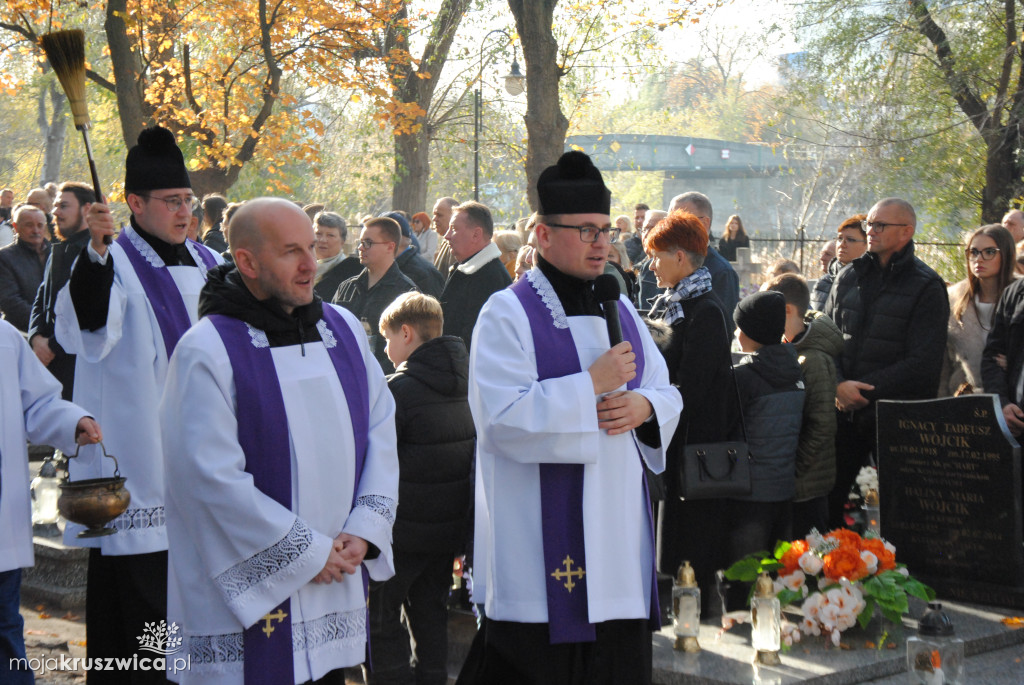 Wszystkich Świętych w Kruszwicy: Dziś wspominamy naszych zmarłych [ZDJĘCIA, VIDEO]
