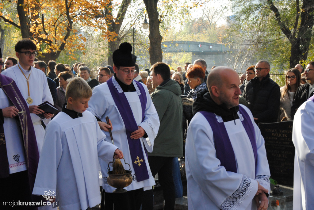 Wszystkich Świętych w Kruszwicy: Dziś wspominamy naszych zmarłych [ZDJĘCIA, VIDEO]