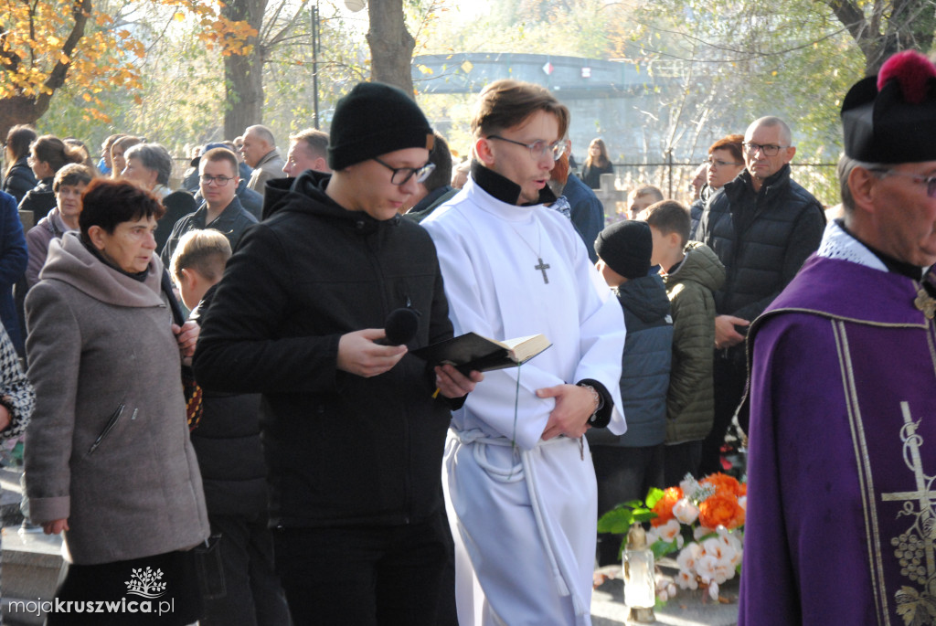 Wszystkich Świętych w Kruszwicy: Dziś wspominamy naszych zmarłych [ZDJĘCIA, VIDEO]
