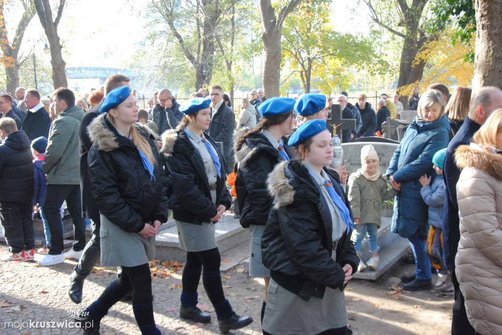 Wszystkich Świętych w Kruszwicy: Dziś wspominamy naszych zmarłych [ZDJĘCIA, VIDEO]