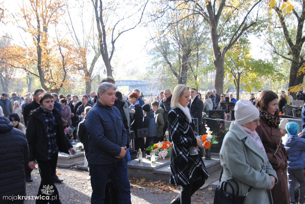 Wszystkich Świętych w Kruszwicy: Dziś wspominamy naszych zmarłych [ZDJĘCIA, VIDEO]