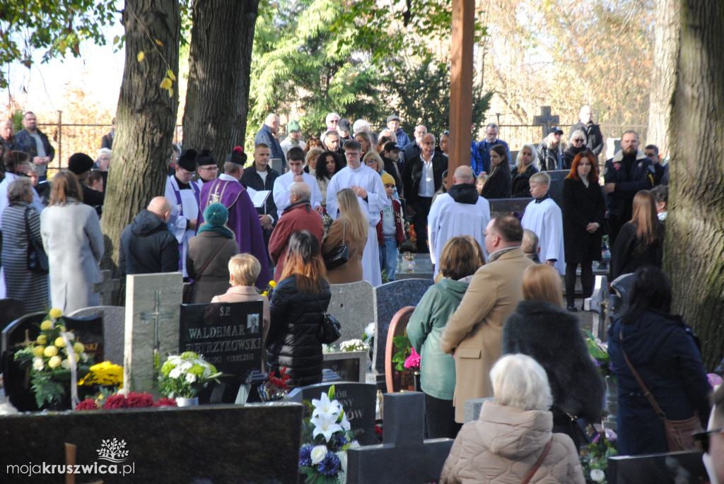 Wszystkich Świętych w Kruszwicy: Dziś wspominamy naszych zmarłych [ZDJĘCIA, VIDEO]