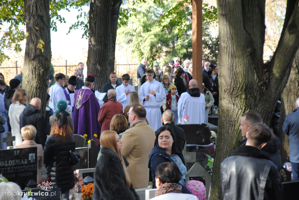 Wszystkich Świętych w Kruszwicy: Dziś wspominamy naszych zmarłych [ZDJĘCIA, VIDEO]