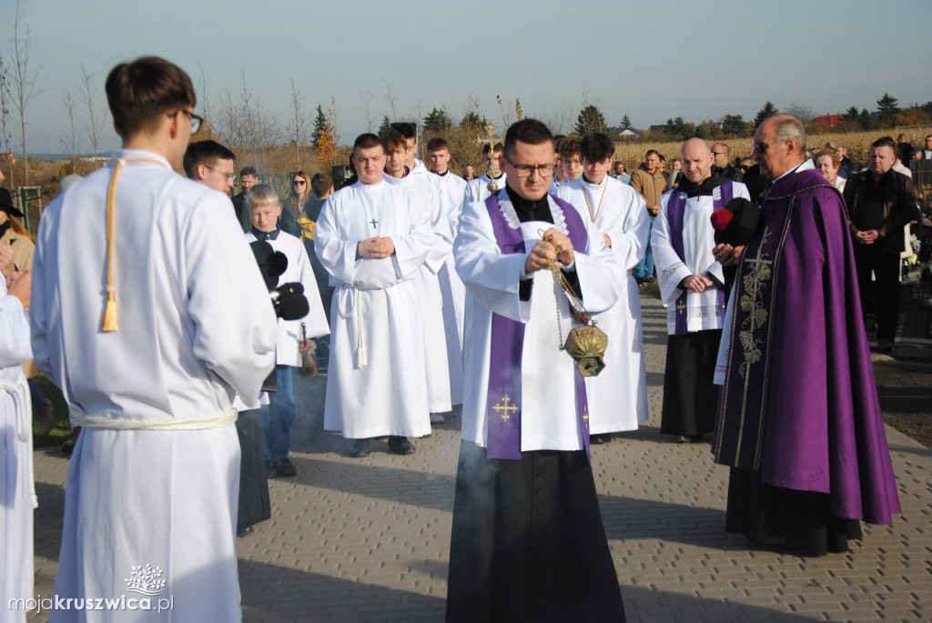 Wszystkich Świętych w Kruszwicy: Dziś wspominamy naszych zmarłych [ZDJĘCIA, VIDEO]