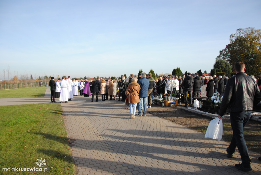 Wszystkich Świętych w Kruszwicy: Dziś wspominamy naszych zmarłych [ZDJĘCIA, VIDEO]