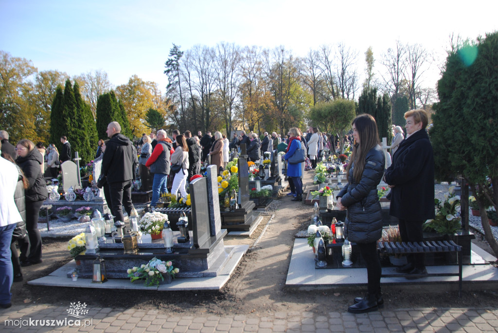 Wszystkich Świętych w Kruszwicy: Dziś wspominamy naszych zmarłych [ZDJĘCIA, VIDEO]