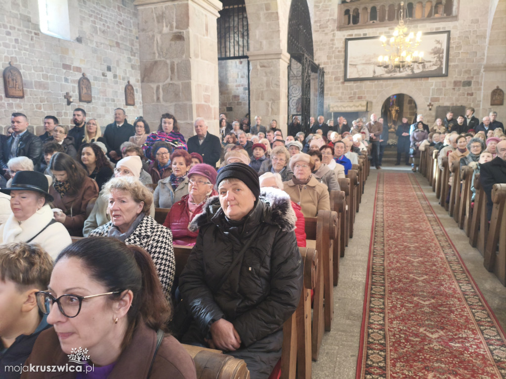Wszystkich Świętych w Kruszwicy: Dziś wspominamy naszych zmarłych [ZDJĘCIA, VIDEO]