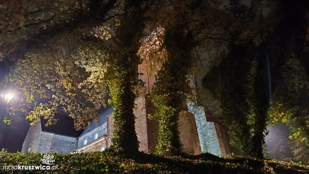 Wszystkich Świętych w Kruszwicy: Dziś wspominamy naszych zmarłych [ZDJĘCIA, VIDEO]