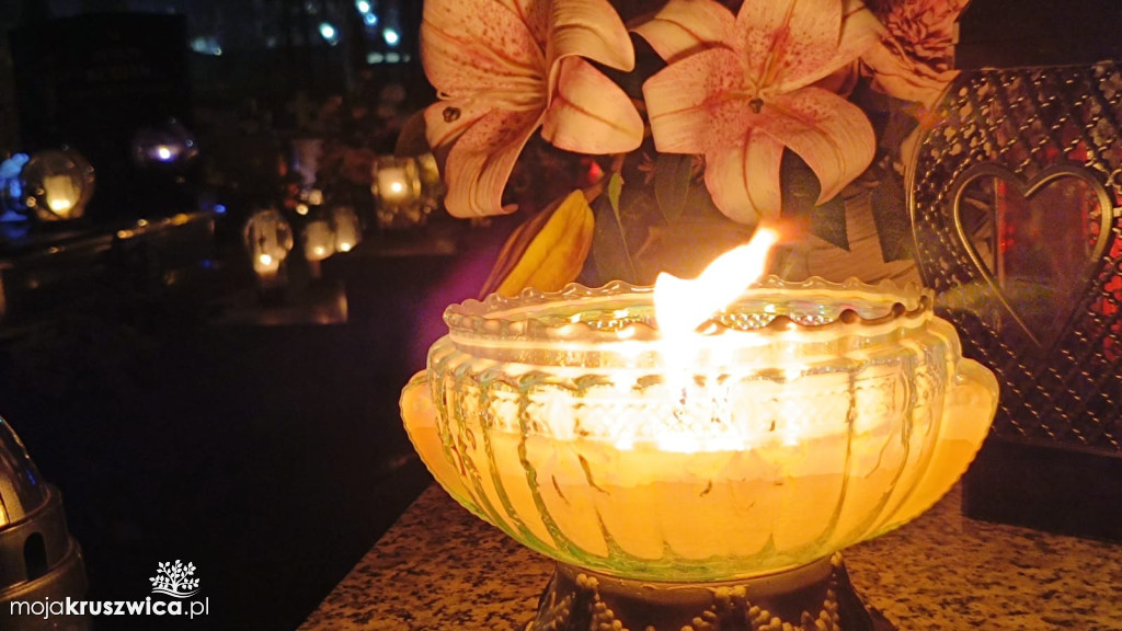 Wszystkich Świętych w Kruszwicy: Dziś wspominamy naszych zmarłych [ZDJĘCIA, VIDEO]