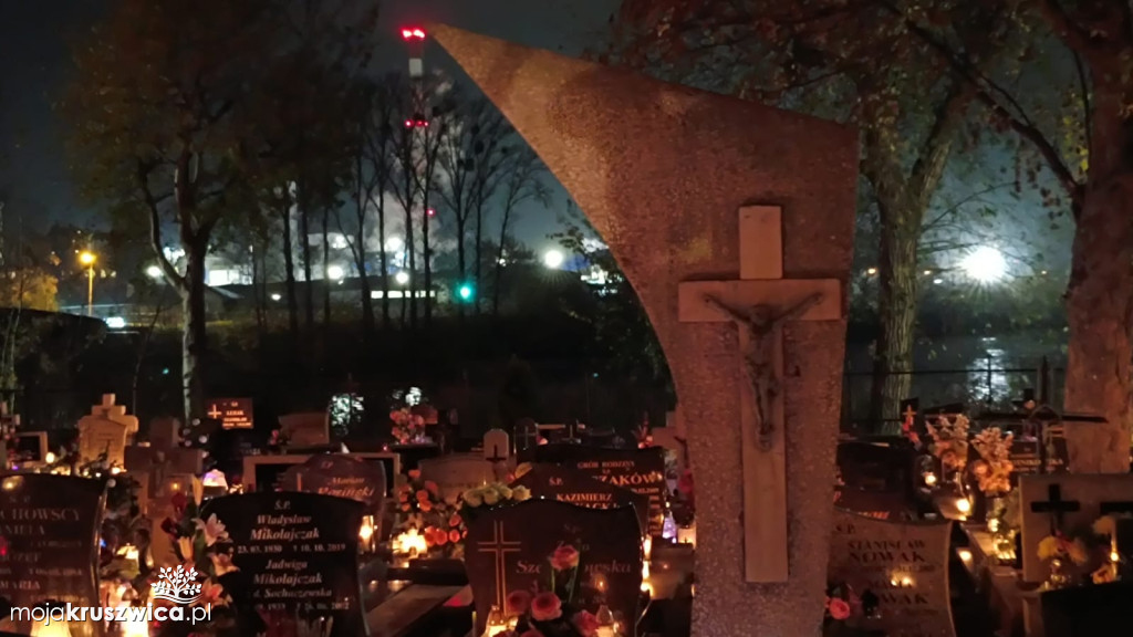 Wszystkich Świętych w Kruszwicy: Dziś wspominamy naszych zmarłych [ZDJĘCIA, VIDEO]
